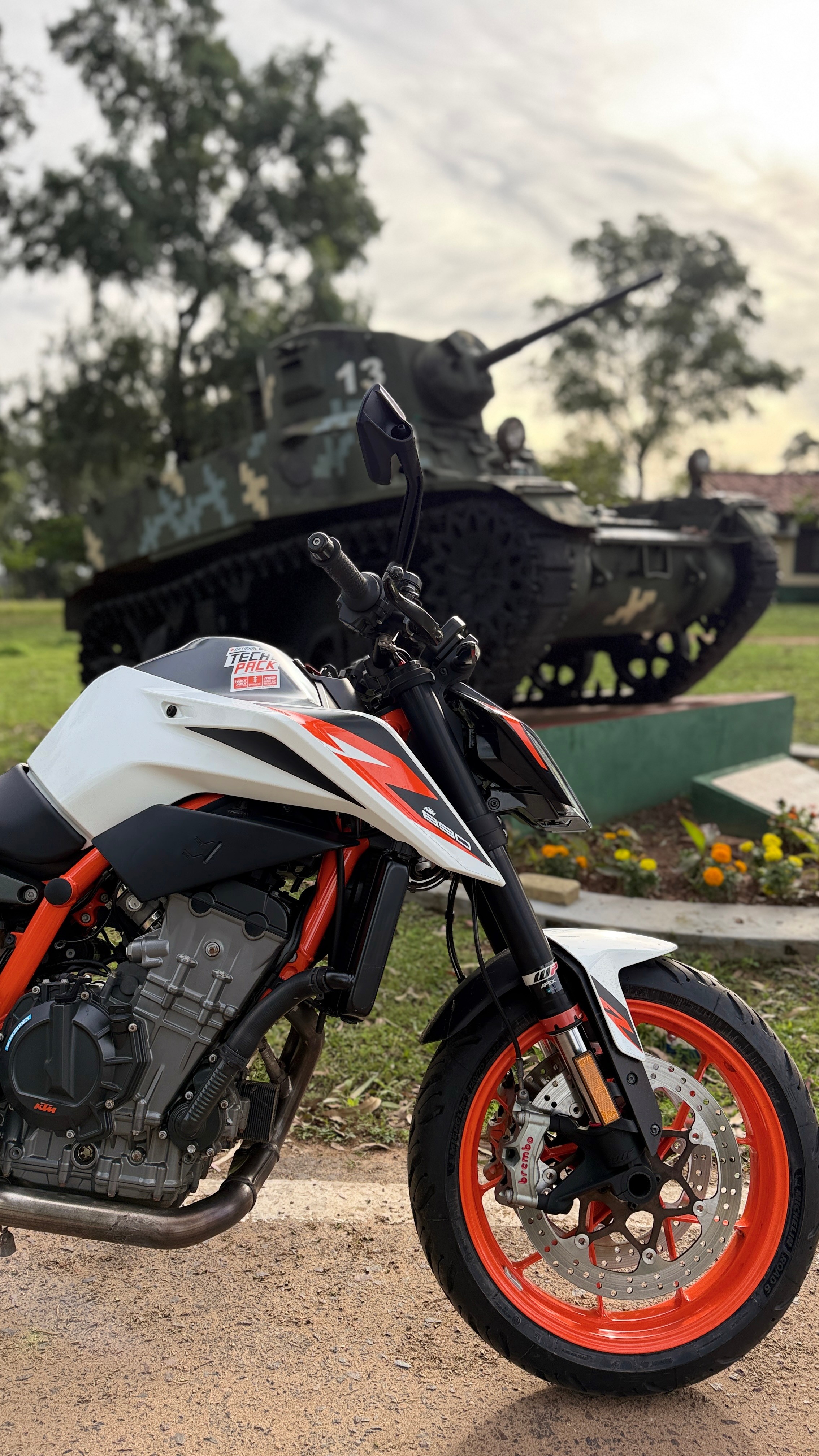 ktm 890r